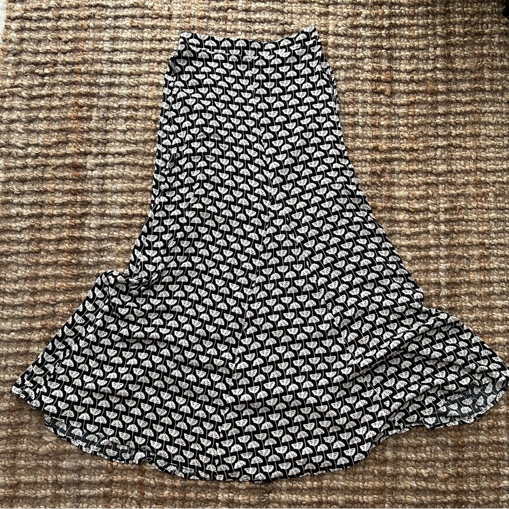 Bobeau Black and White Leaf Maxi Skirt